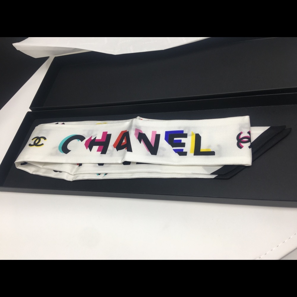 SOLD❤️NEW & UNDER RETAIL🛍 Chanel Twilly Slim Bandeau Scarf